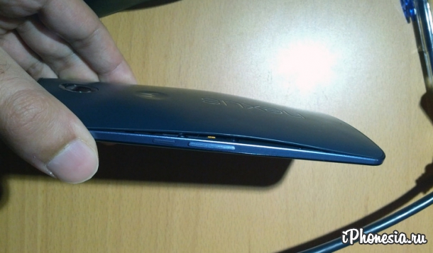 Владельцы Nexus 6 жалуются на «отваливающуюся» заднюю крышку смартфона