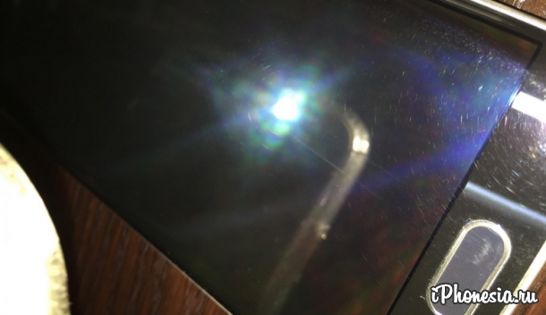 Покупатели Samsung Galaxy S6 Edge жалуются на битые пиксели и исцарапанный экран