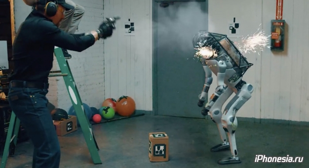 Пародия на робота Atlas компании Boston Dynamics