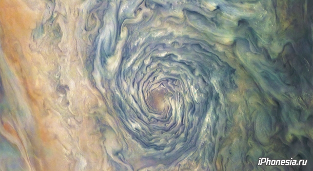 NASA обнаружила на Юпитере вихрь размером с Техас